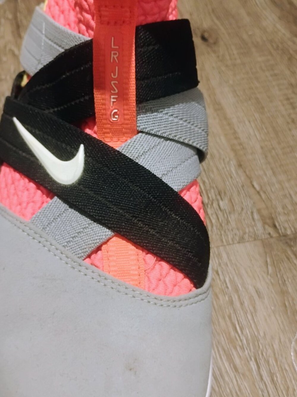 Tenis - Picture 2 of 2